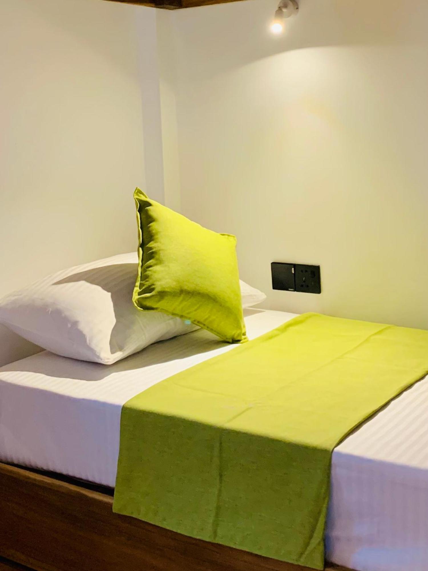 Breeze Bay Villa Dikwella Luaran gambar